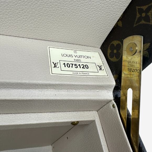 Louis Vuitton Boite Pharmacie Trunk - Picture 10 of 15